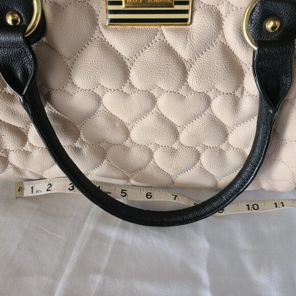 Betsy Johnson Quilted Heart Design Weekender Clutch Purse - Picture 11 of 12